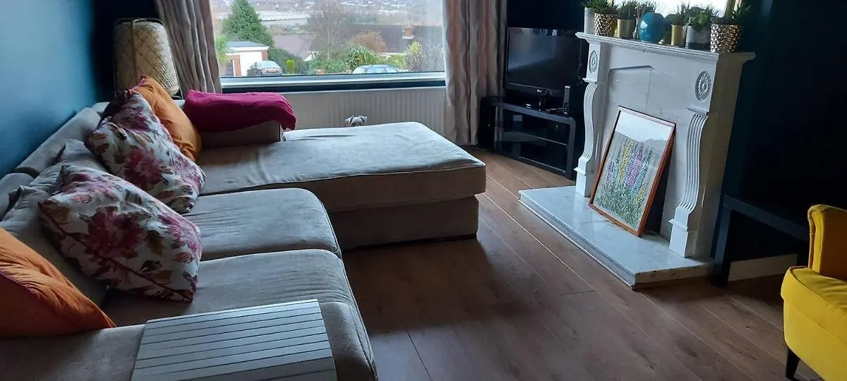 Bellevue Bungalow - Comfortable Home With Amazing Views بلفاست بيت للعطل